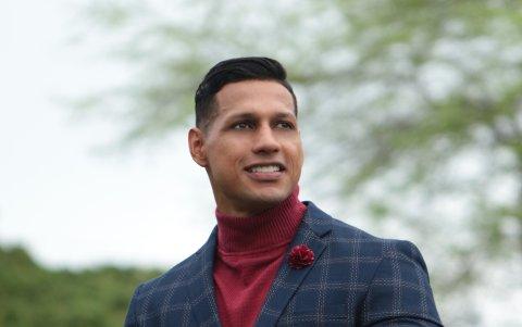 Douglas empezó como bailarín antes de llegar a la televisión con Calle 7.