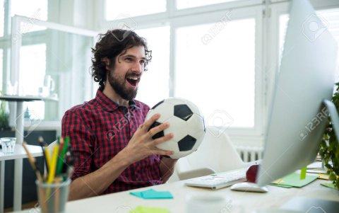 Referencial. Puedes ver el partido directamente desde un computador.