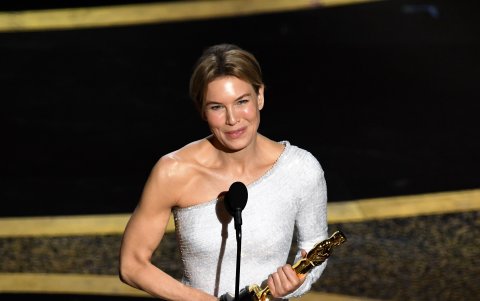 Renée Zellweger luego de 17 años gana su segundo Óscar.