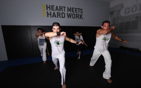 En la ginga se trabajan los brazos, las piernas, los glúteos y la parte lumbar.