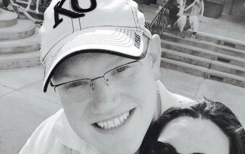 Penélope y Derek se conocieron por Tinder. El vino a Ecuador un mes después.