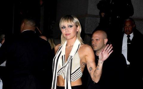 Miley Cyrus al salir del desfile de Marc Jacobs