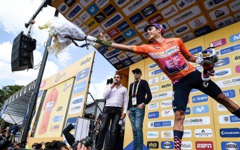 Sergio Higuita celebra su victoria y nuevo liderato