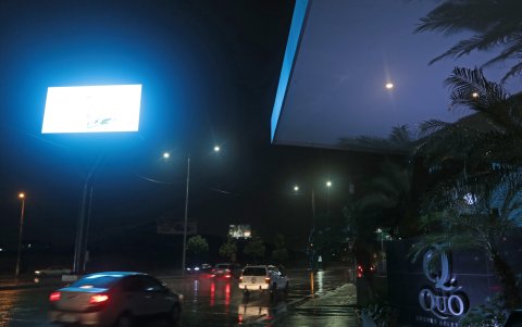 Las luces también molestan a conductores del sector.