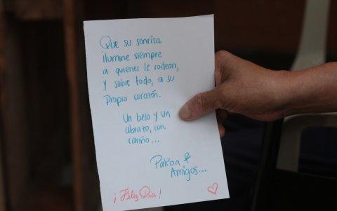 Detalle.Esta fue una de las cartas que escribieron para los adultos del asilo.