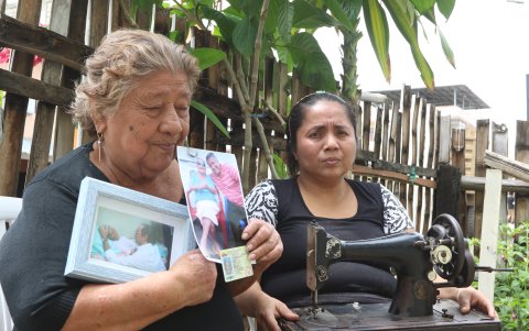 Herramienta. Hasta hace poco, Rosa Inés quiso que su máquina vuelva a funcionar. Ella fue costurera. Por su profesión, la conocían en todo el barrio.