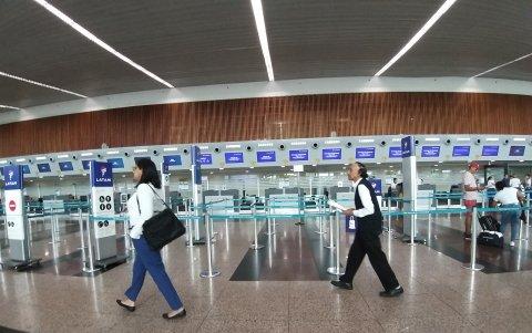 GUAYAQUIL, Nadie como él cumple de manera rigurosa un
horario de trabajo. No importa si es lunes o domingo; si es día de elecciones o feriado, como el pasado Viernes Santo