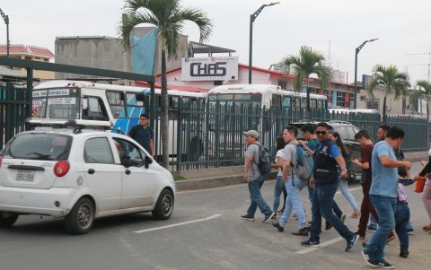 Para brindar seguridad a los estudiantes, se construirá un paso peatonal.