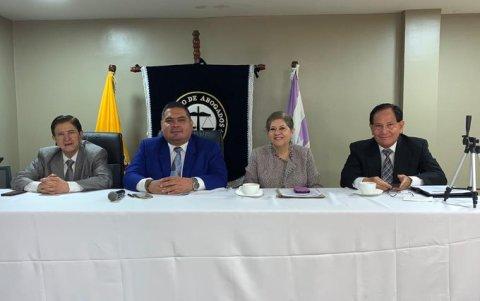 Este es el Tribunal Electoral de las elecciones del gremio de abogados del Guayas.