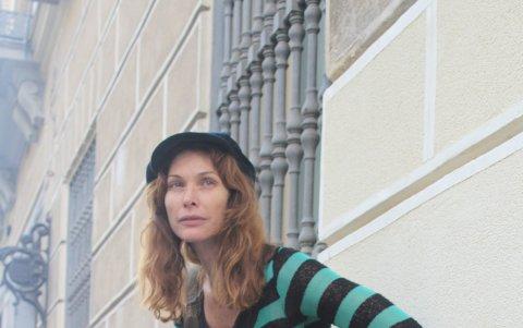 Libre, Cristina muestra el lado oscuro del modelaje.