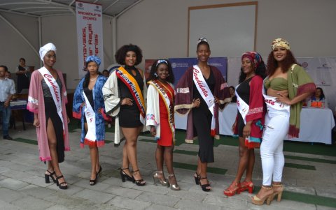 2. Aspirantes. Las candidatas representarán a las comunidades cercanas.  La elección de la reina será a orillas del río Chota.