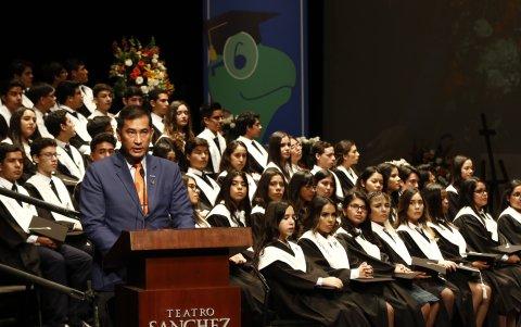 El rector de Copol, Rodolfo Chang, les deseó éxito a los nuevos bachilleres.