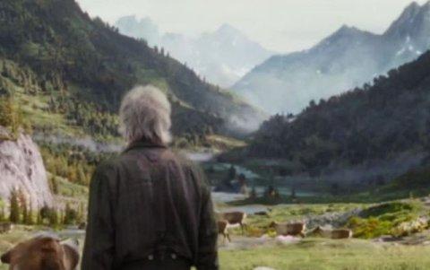 El protagonista junto al perro Buck viven una serie de aventuras que les cambia la vida.