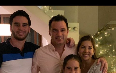 Con Mateo, Lola y su esposa Adriana.