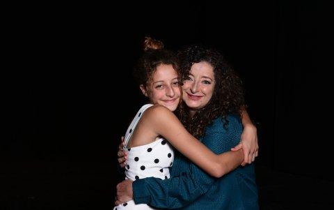 Junto a su hija Maié.