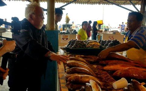 Mariscos. Los mercados fueron visitados por el cocinero internacional.