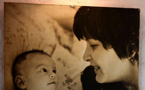 Sofía junto a su madre, de quien se siente orgullosamente conectada.