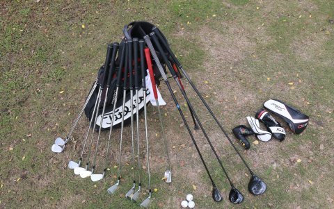 Luego de aprender, un buen juego de palos de golf puede conseguirse desde 300 dólares.