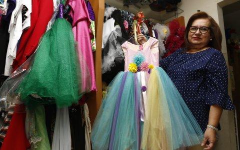 Patricia Freire es propietaria de Pato's Confecciones, especializada en disfraces.