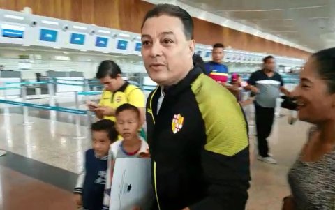 Carlos Alfaro Moreno, actual presidente de Barcelona, antes de viajar a la capital paraguaya.