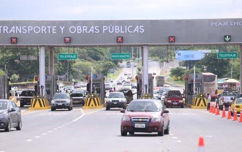 El tercer carril en la vía a la costa será habilitado para el contra-flujo.