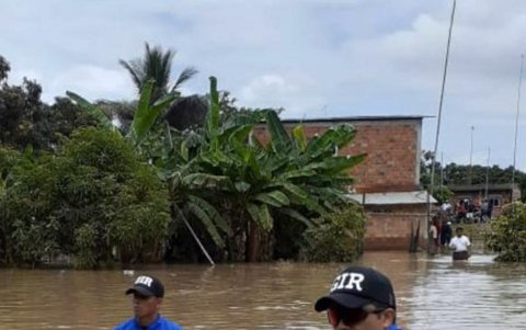 Afectados. Aunque el agua había bajado en Isidro Ayora, eran evidentes aún los daños en el sitio.