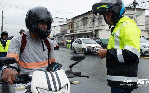La ATM retuvo a 11 conductores de motocicletas.