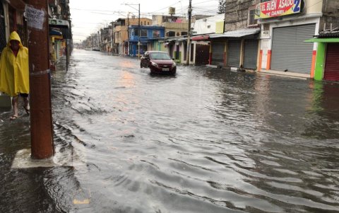 Las calles de Sauces 6 también se inundaron.