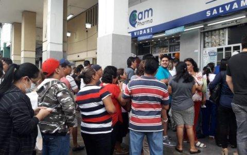 El caos surgió en las farmacias de Guayaquil.