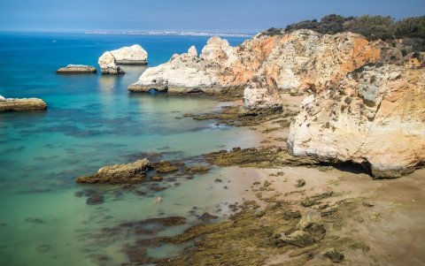 La iglesia Matriz, del siglo XVI, se erige por encima del casco antiguo.