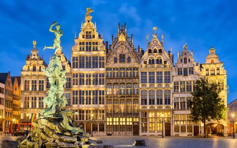 Mundialmente es famosa por su producción de diamantes en bruto, aproximadamente el 85% de la producción mundial.