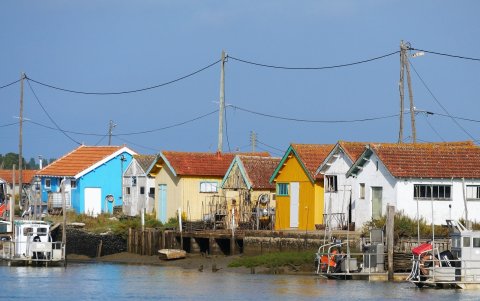 En total suman 175 km² en los que se agrupan 20.009 habitantes repartidos en ocho comunas y un cantón de su mismo nombre.