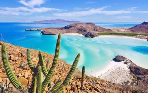 Es el lugar perfecto para disfrutar de playas, paisajes, actividades acuáticas, aventura y paseos de forma casi exclusiva.