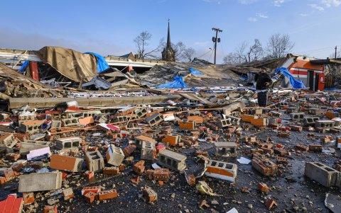NASHVILLE. Así se evidencian los daños que dejó en el área urbana en esta ciudad estadounidese.
