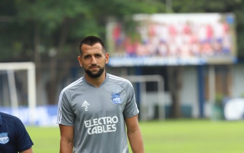 El defensor argentino fue antagonista en el dueño ante Macará por su autogol.