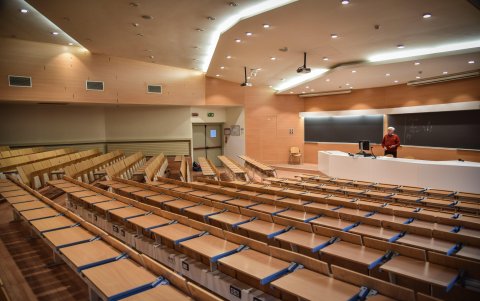 MILAN. El profesor Silvio Franzetti, da su clase virtual de Ingeniería Civil y Ambiental en la Universidad Politécnica de esta ciudad.