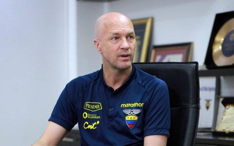 El entrenador europeo defendió su forma de trabajo y aspira que la selección llene de orgullo a los ecuatorianos.
