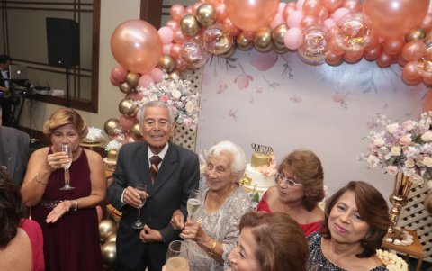 Enriqueta celebró su cumpleaños con 80 invitados.