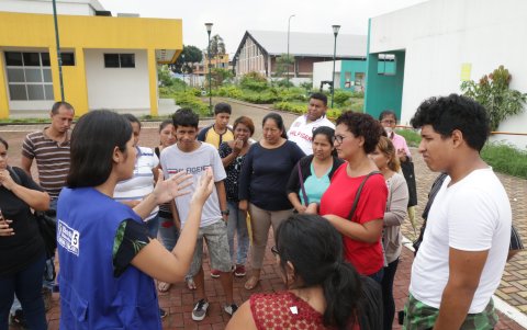 Padres se quejan de no poder cambiar a sus hijos en colegios técnicos.