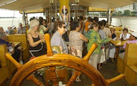 El Morgan. La embarcación es visitada cada semana por decenas de turistas locales y extranjeros.