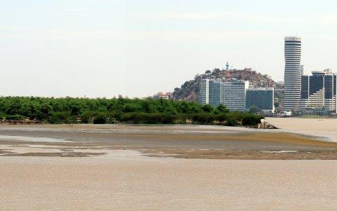 Hecho. El hecho de que no se drague la sedimentación desde hace 50 años, ha bloqueado el paso a algunas embarcaciones.