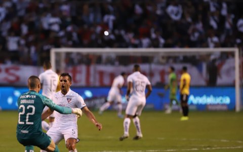 Liga de Quito saca un buen resultado frente a Barcelona.