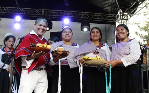 Las ofertas a la Pachamama forman parte de la tradición para agradecer por la producción.