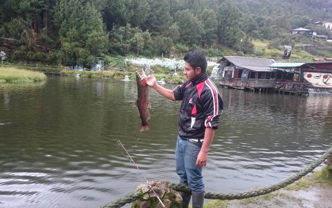 Deporte.- En lagunas privadas, el visitante realiza la pesca