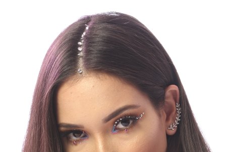 La modelo recrea el maquillaje y detalles de brillo en el pelo que usa constantemente Danna Paola.