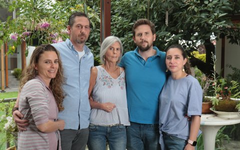 Joyce Rose acompañada de sus hijos Daniel y Pablo Ponce, junto a Fátima Pólit de Ponce y Gabriela Sánchez de Pólit.