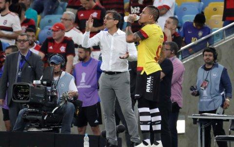 Fabián Bustos volvió a sumar otra caída en Copa Libertadores, dirigiendo a Barcelona.