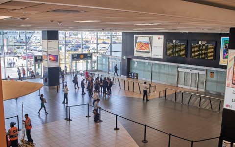 LIMA. El Aeropuerto Internacional Jorge Chavéz de la capital peruana evidencia un mínimo movimientos de pasajeros.