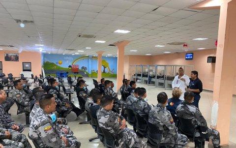 La Policía y personal de los CRS de la Zona 8 también son capacitados para prevenir el contagio de la enfermedad en las cárceles.