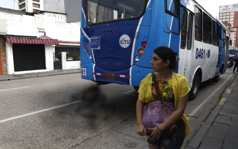 El dióxido de carbono emanado por los autobuses también tiene un efecto negativo en la salud de las personas y contribuye al calentamiento global.